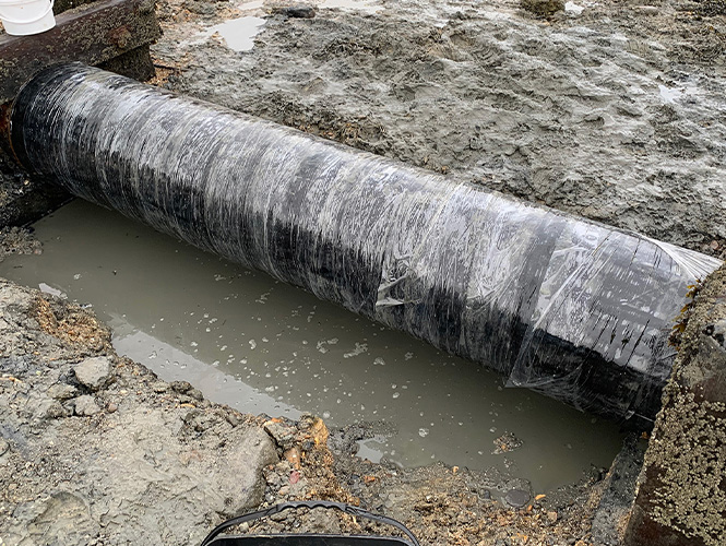 Complete heavy duty SeaShield 70/8 System applied to an on shore outfall pipe